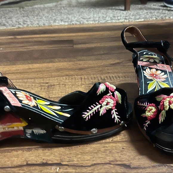 Vtg• 1940’s • Wooden • Carved • Black/ Red• Sandals • Size 6 • Philippines Shoes - Picture 9 of 13